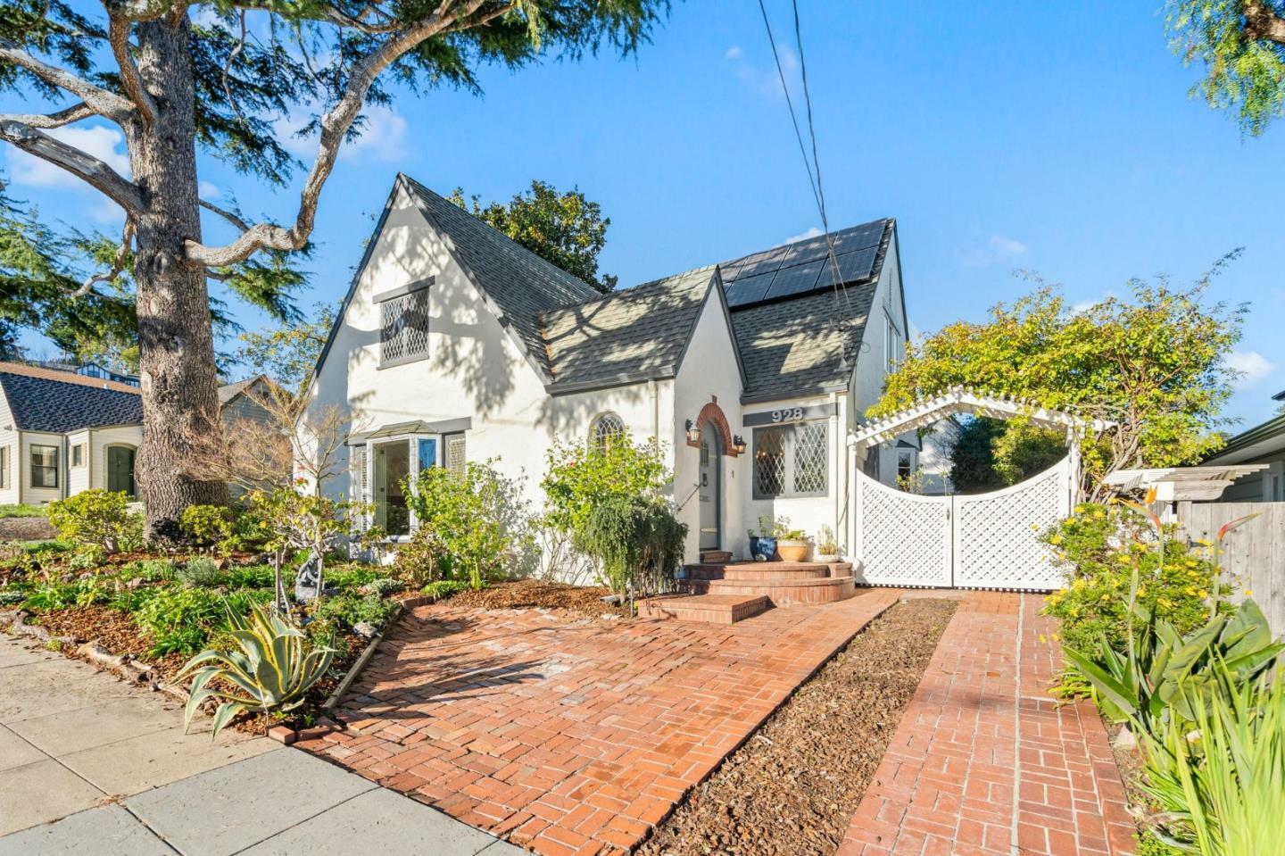 Property Photo:  928 Walnut Avenue  CA 95060 