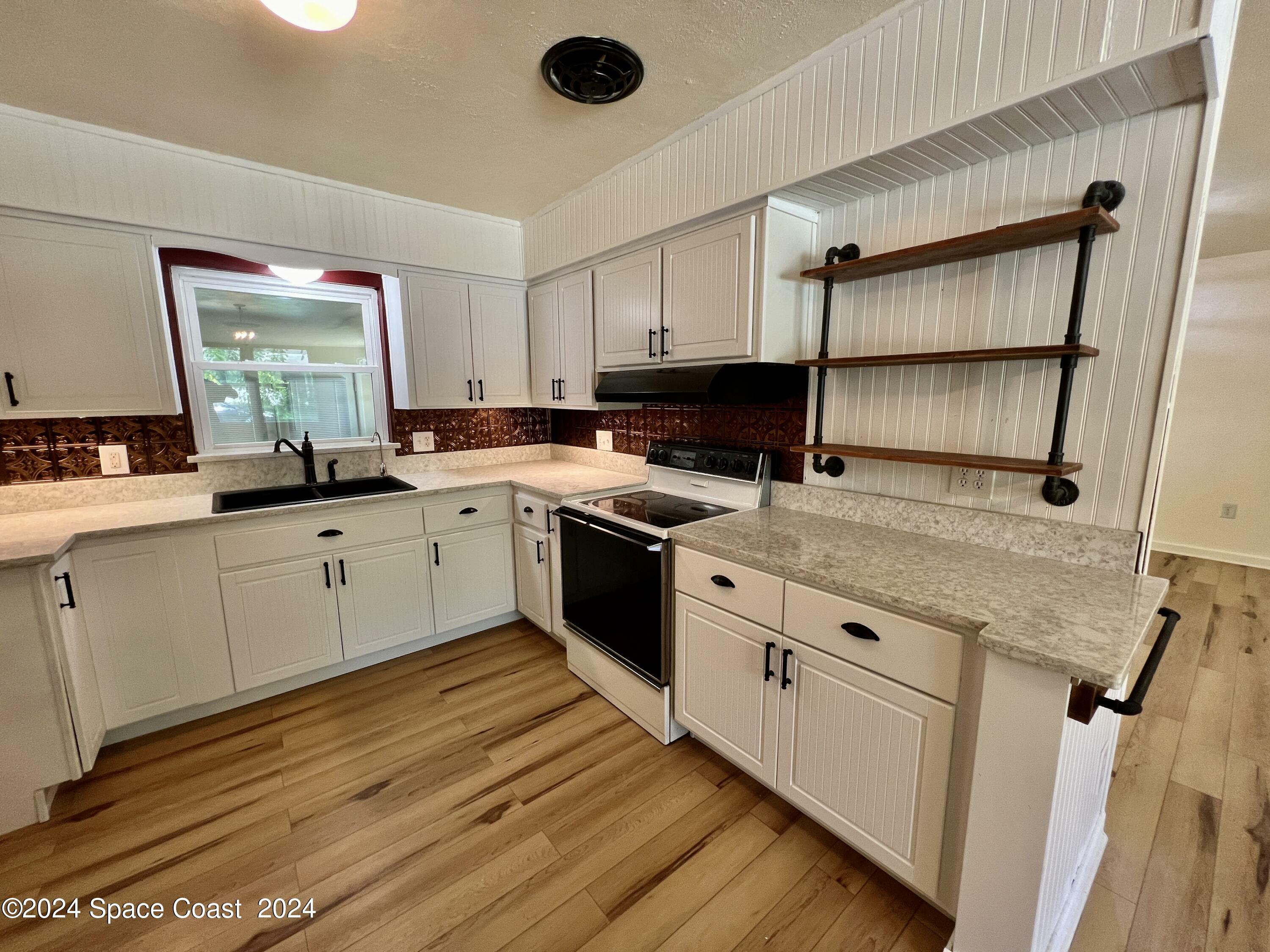 Property Photo:  19 Vida Way  FL 32901 