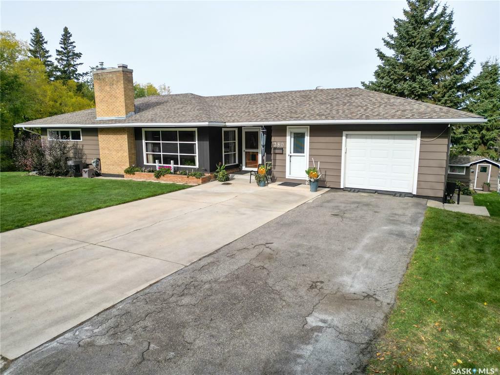 Property Photo:  380 19th Street W  SK S6V 4C7 