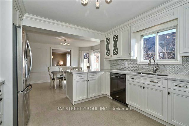 Property Photo:  1130 Ballantry Rd  ON L6H 5K9 