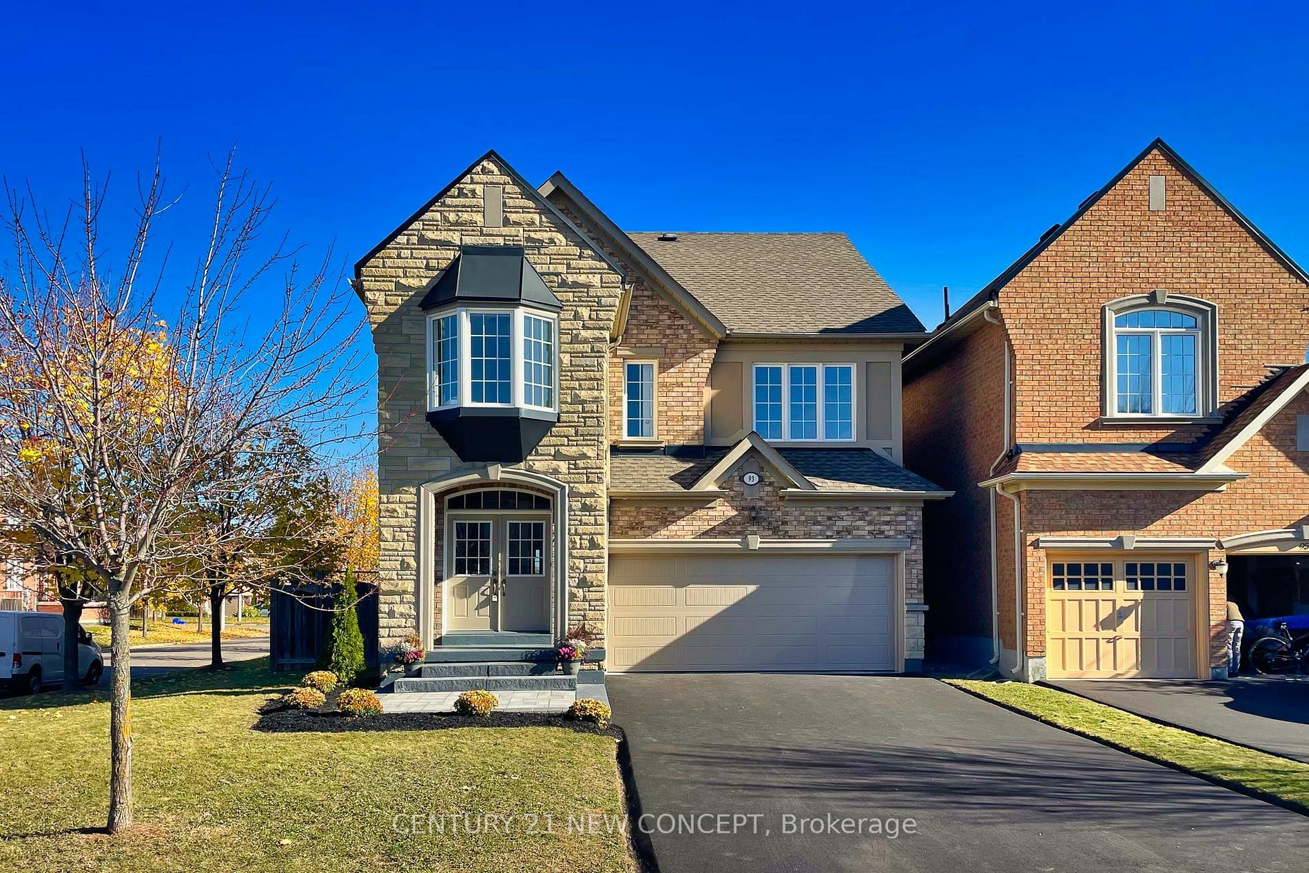 Photo de la propriété:  93 Heritage Hollow Estate St  ON L4S 2X2 