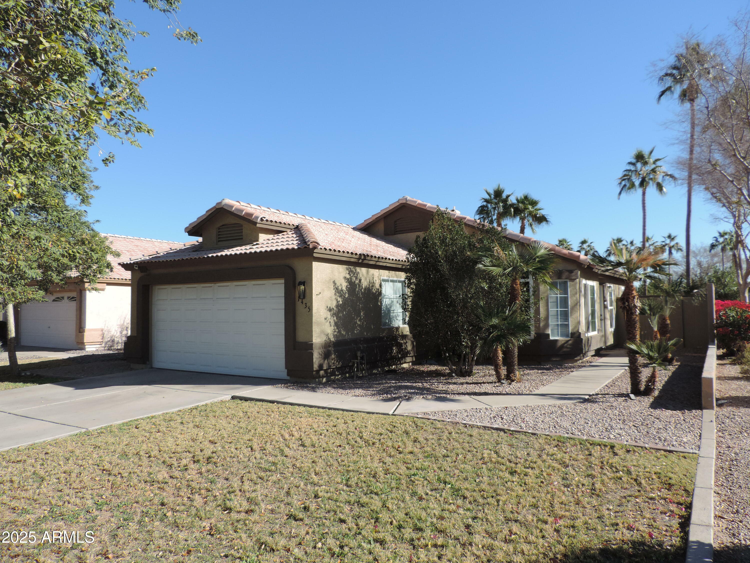 Property Photo:  1435 S Spartan Street  AZ 85233 