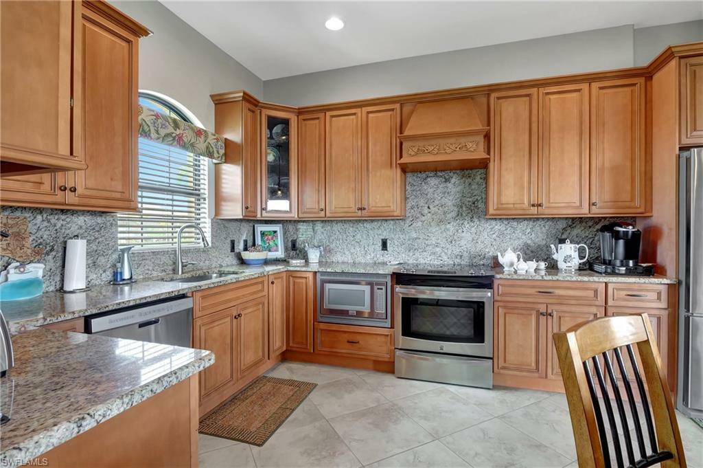 Property Photo: 413 NW 39th Ave FL 33993