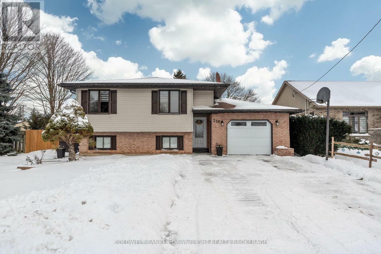 Property Photo:  210 Prince Arthur Street  ON N0M 1K0 