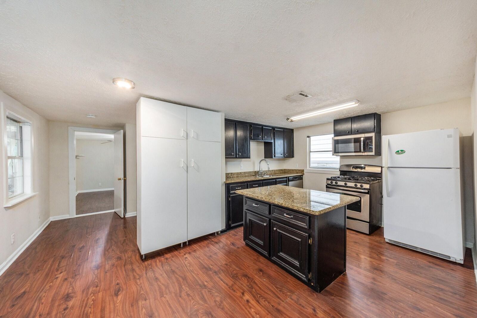 Property Photo:  1131 Louise Street  TX 77009 
