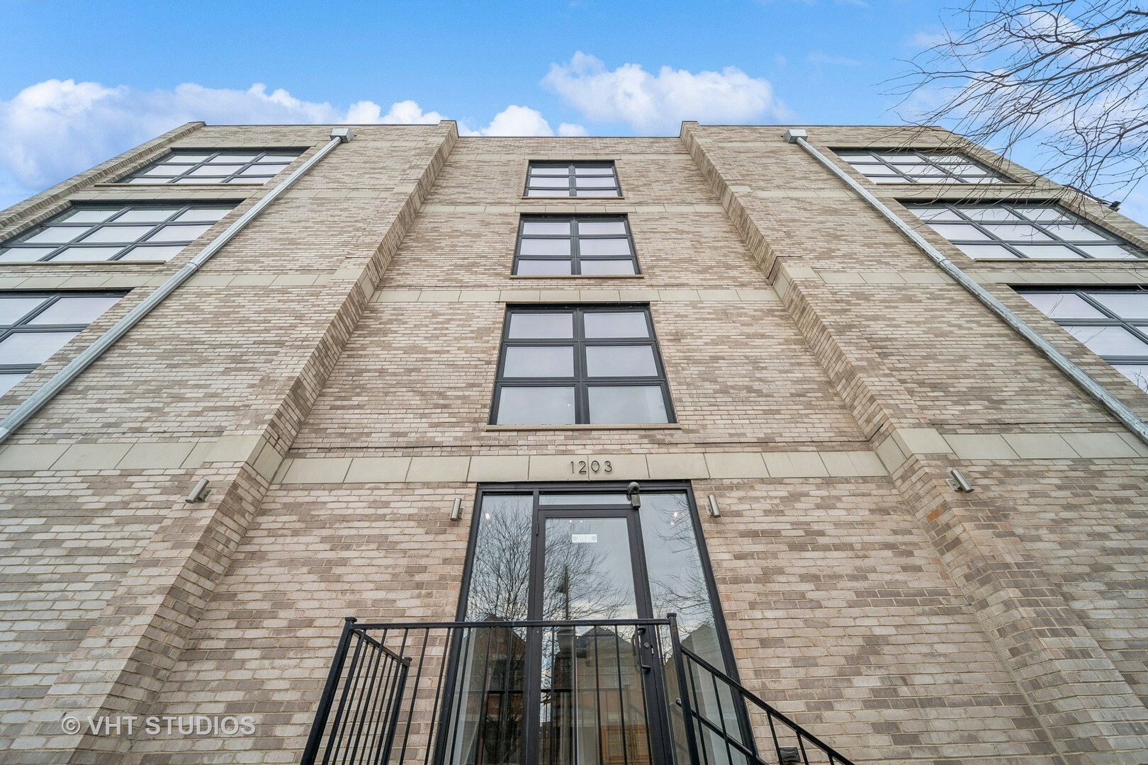 Property Photo: 1203 E 46th Street 1S IL 60653