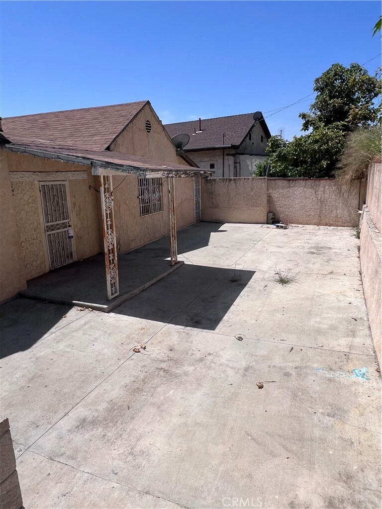 Property Photo:  1086 N Bonnie Beach Place  CA 90063 