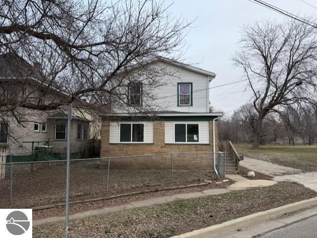 Property Photo:  1007 Michigan Avenue  MI 48801 