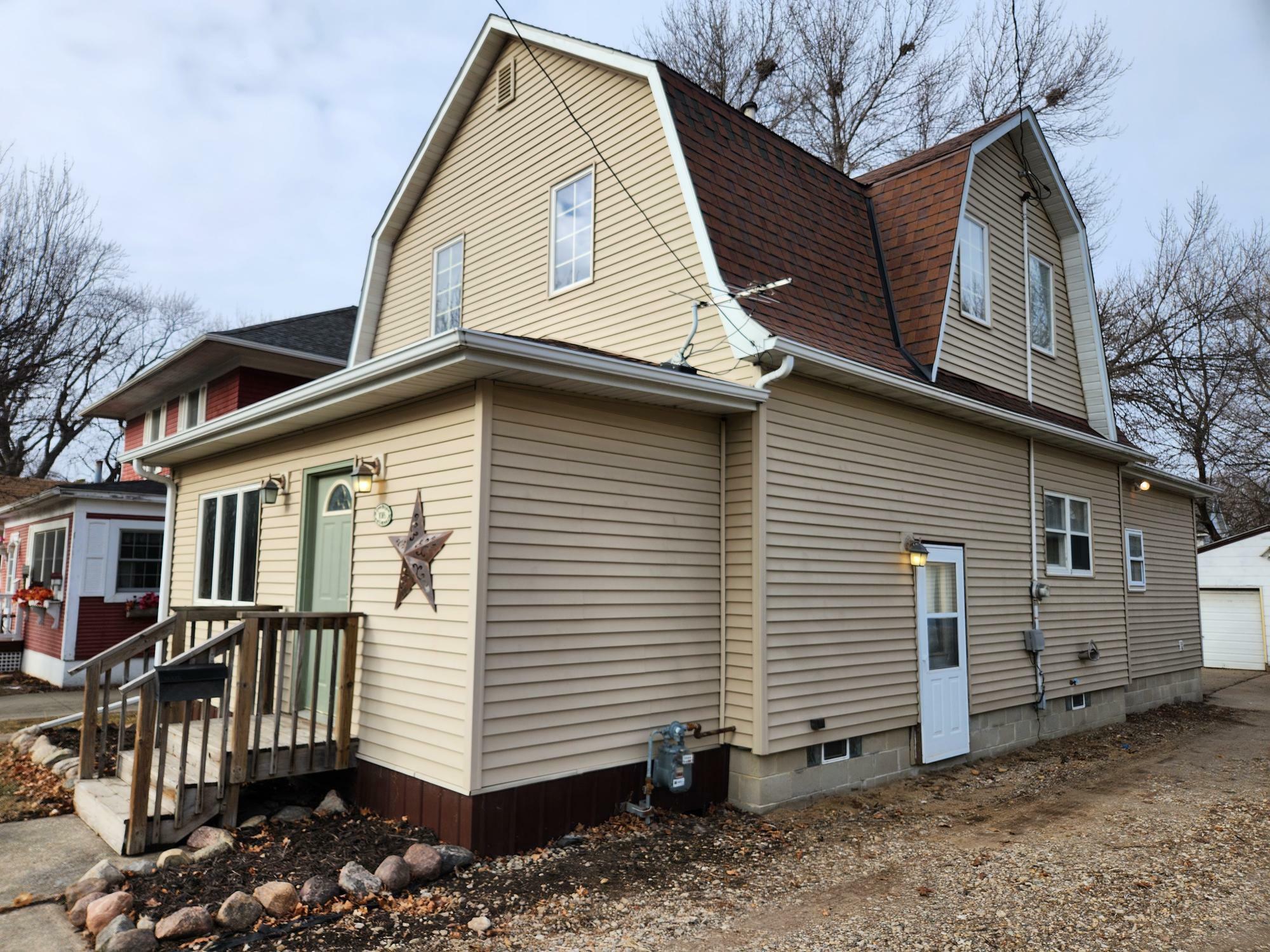 Property Photo:  1018 W Fountain Street  MN 56007 