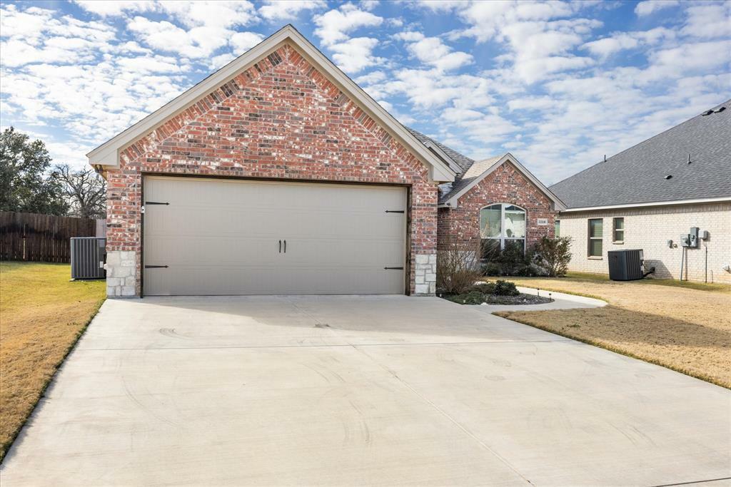 Property Photo:  3318 Windcrest Drive  TX 76049 