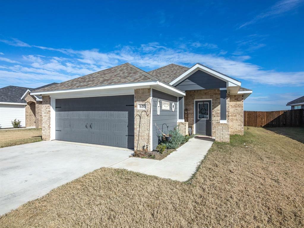 Property Photo:  610 N Garrett Avenue  TX 75119 