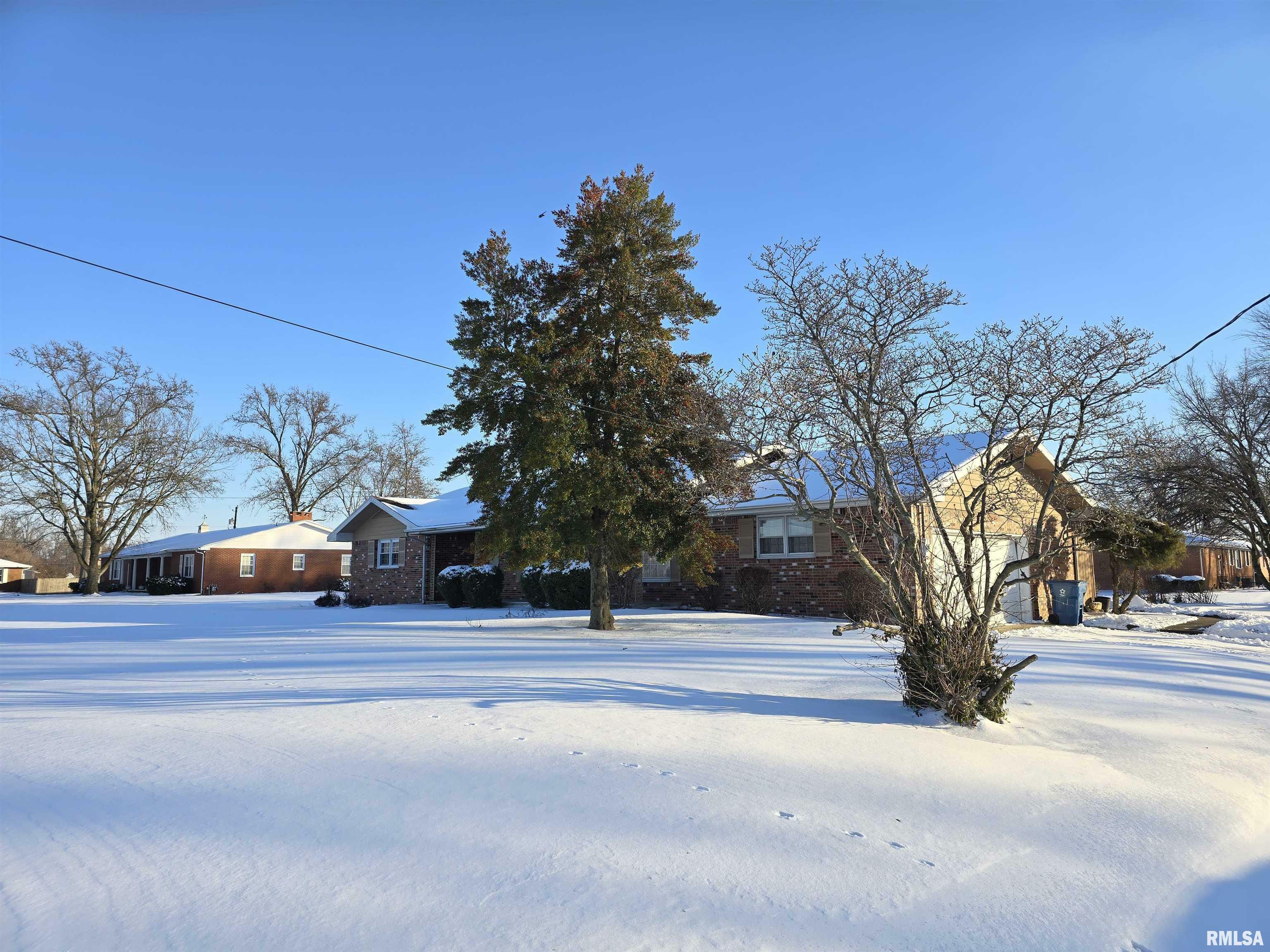 Property Photo:  405 Easthaven Drive  IL 62801 