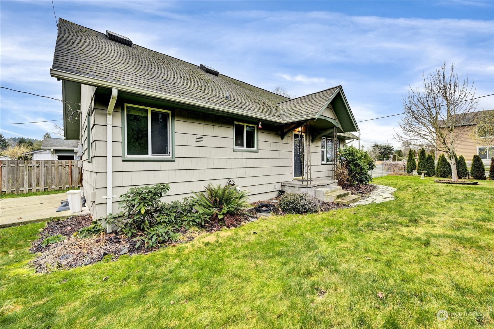 Property Photo:  1706 E Pioneer Way  WA 98372 