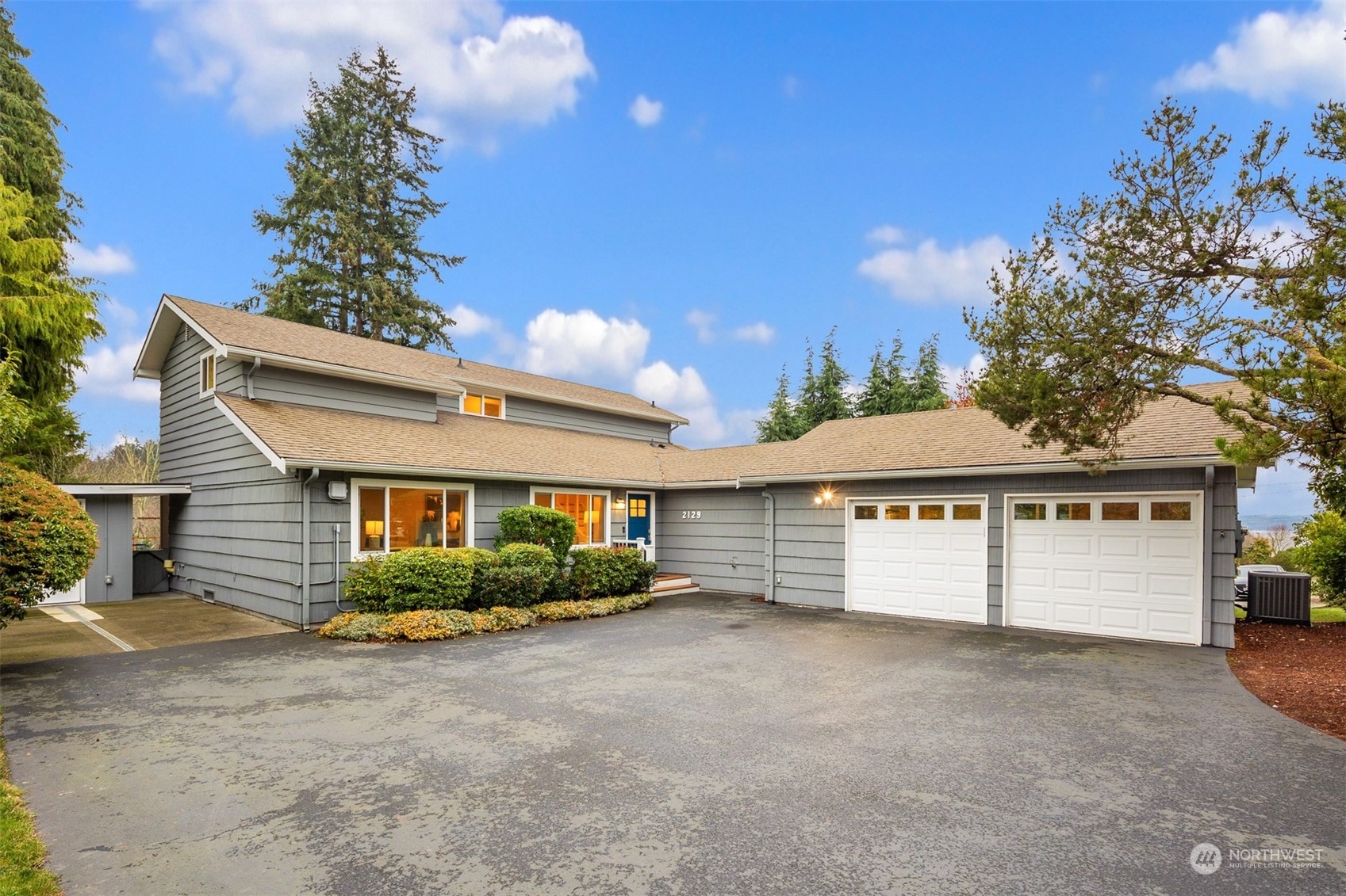 Property Photo:  2129 SW 122nd Place  WA 98146 