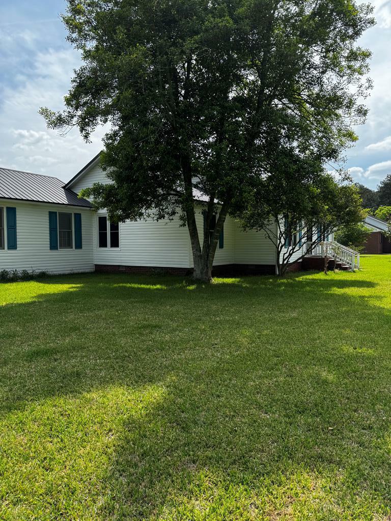 Property Photo: 1072 W Roanoke Drive Ext GA 31750