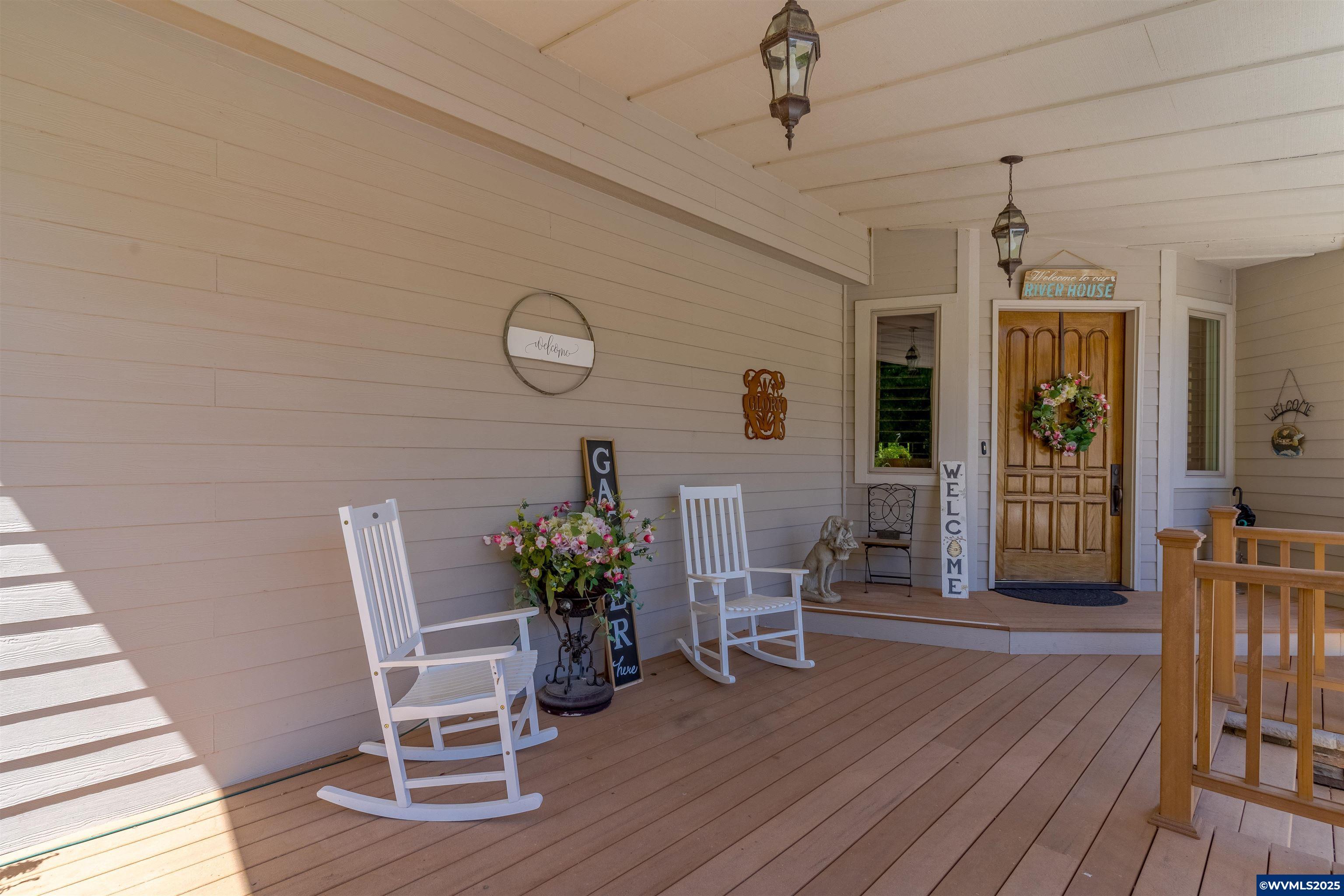 Property Photo: 39889 McDowell Creek Dr OR 97355
