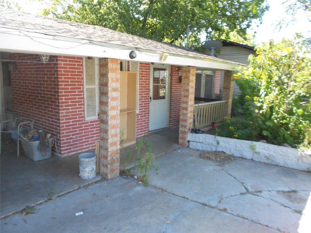 Property Photo: 1423 Berene Avenue TX 78721