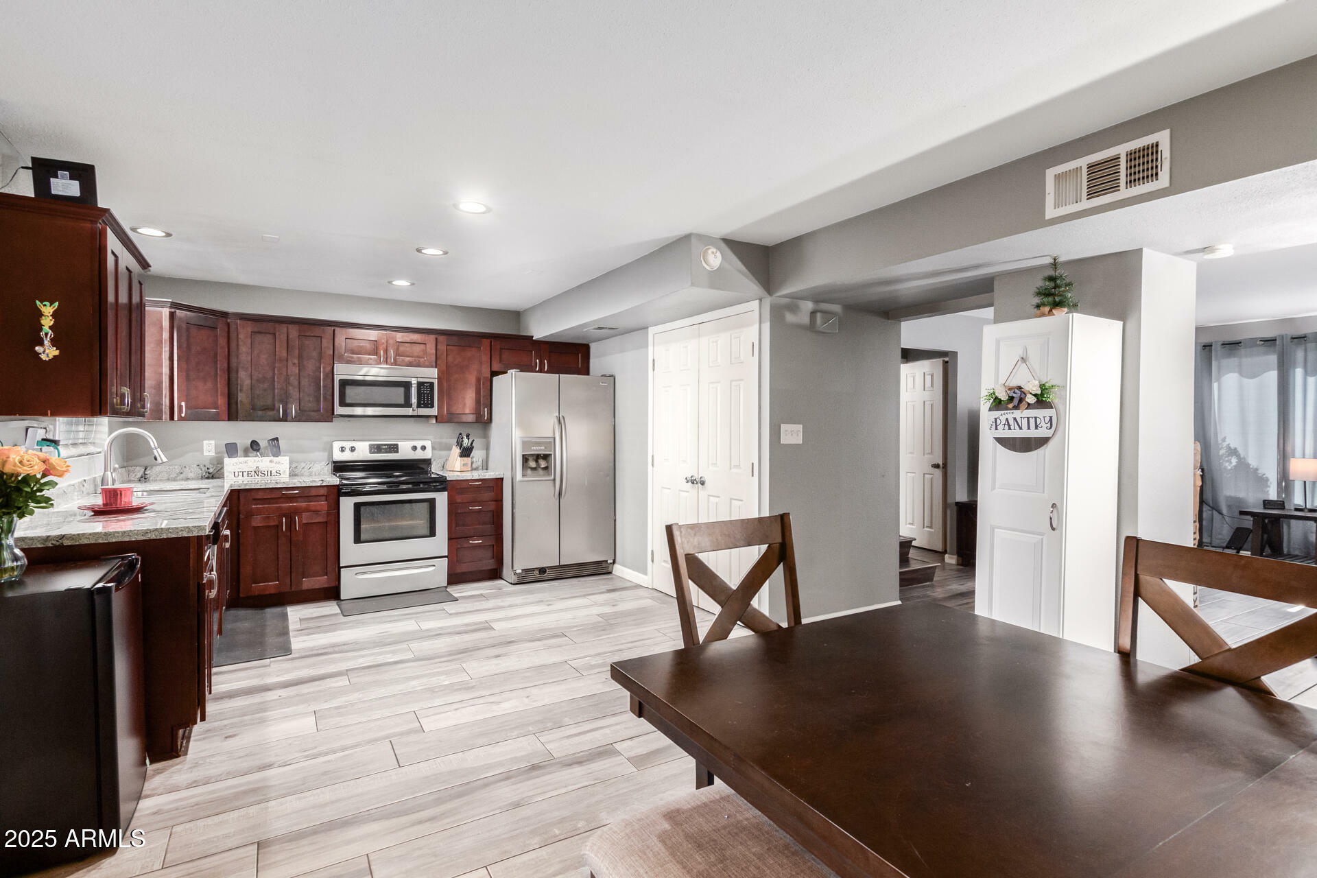 Property Photo: 6622 N 43rd Avenue AZ 85301
