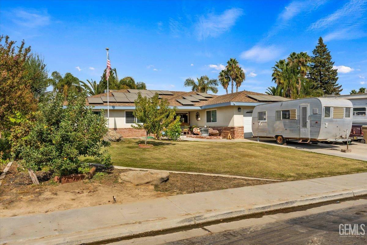 Property Photo:  7900 Westlorne Court  CA 93309 