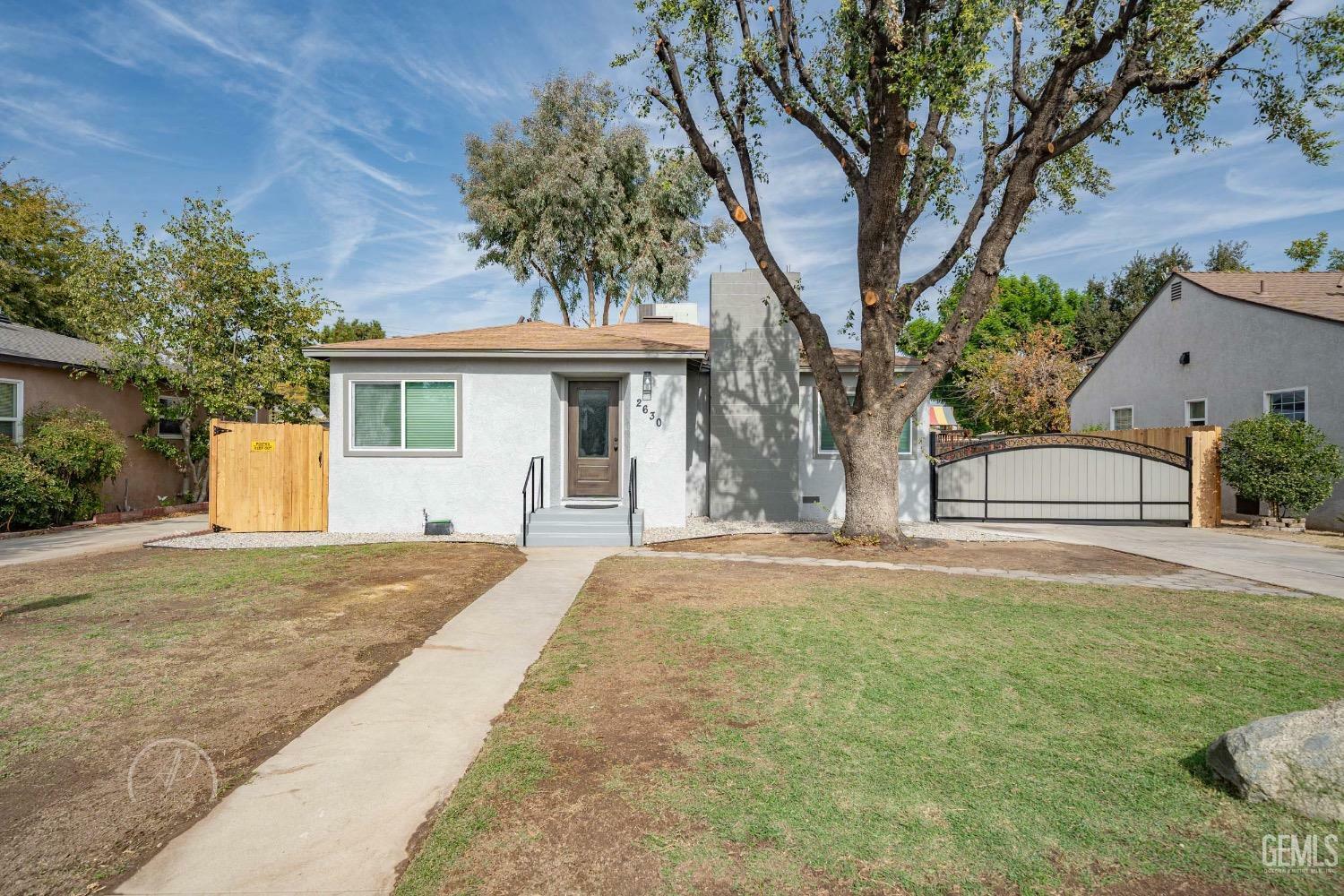 Property Photo:  2630 Dracena Street  CA 93304 