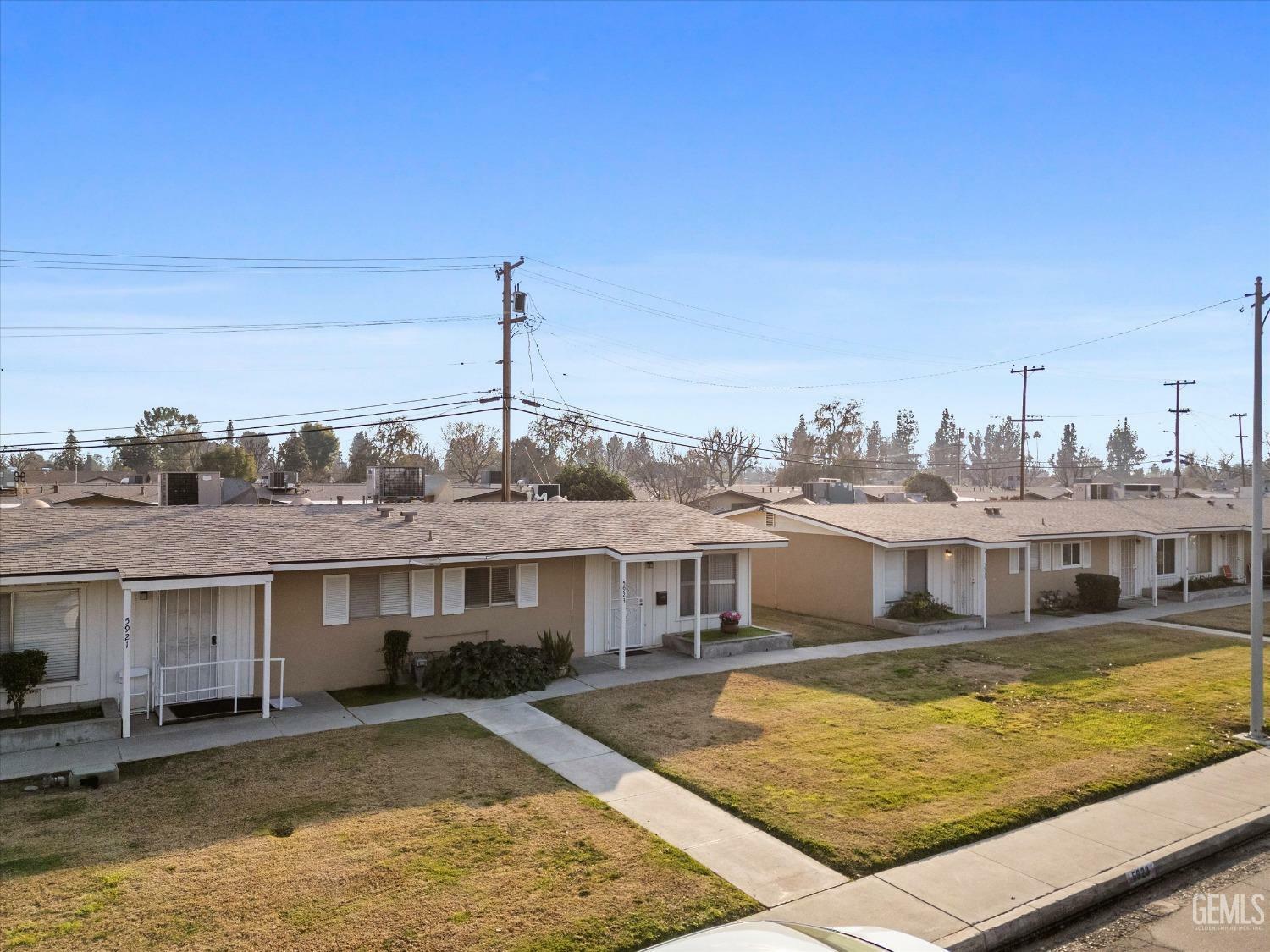 Property Photo:  5923 Sundale Avenue  CA 93309 