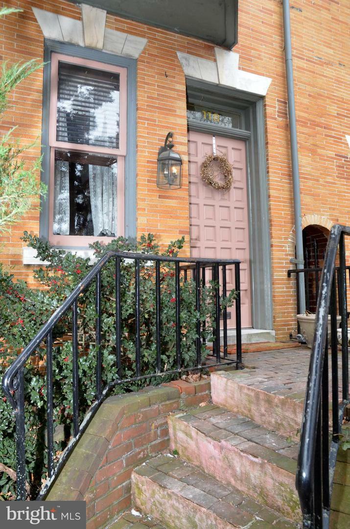 Property Photo:  118 E Vine Street  PA 17602 