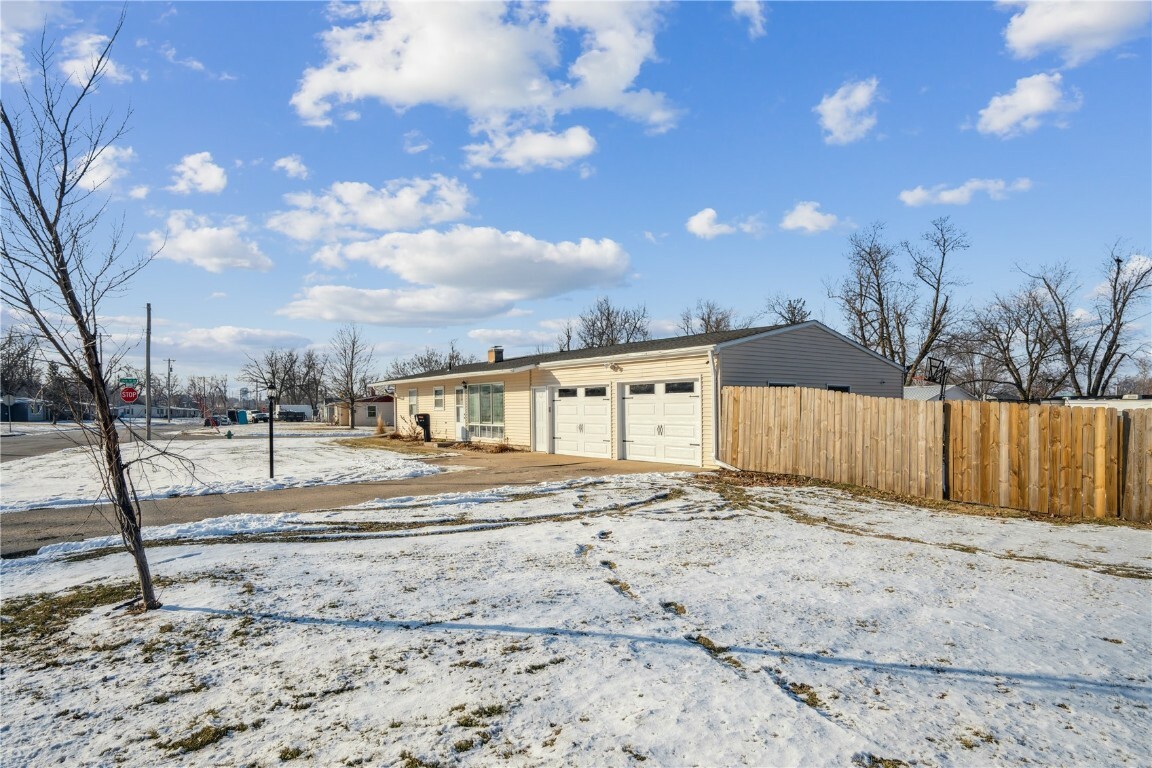 Property Photo:  158 Mayden Avenue SW  IA 52404 