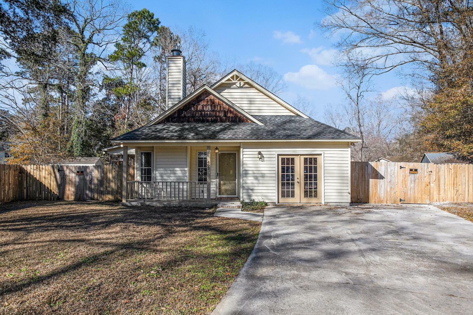 Property Photo:  407 Kingbird Road  SC 29456 