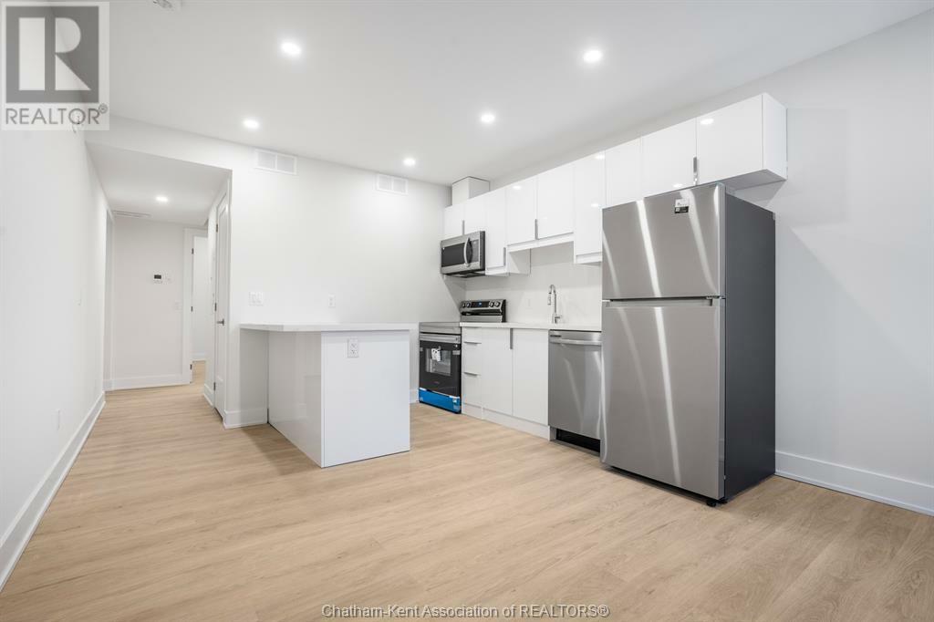 Property Photo:  151-157 King Street 11  ON N7M 1E4 