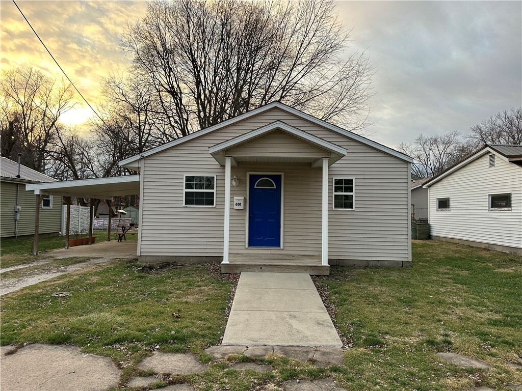 Property Photo:  601 S Maple Street  IL 62557 