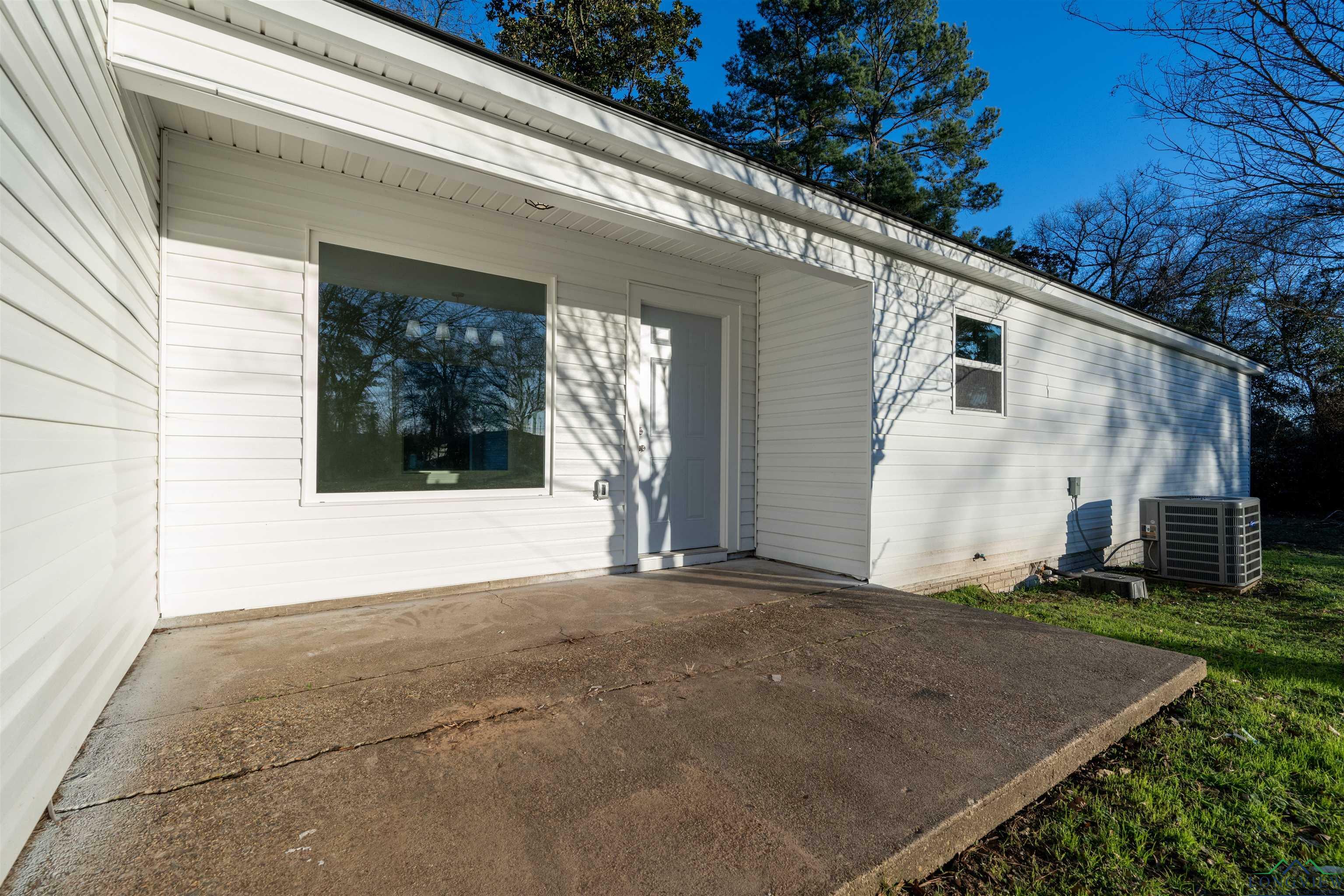 Property Photo:  709 Duncan St  TX 75604 