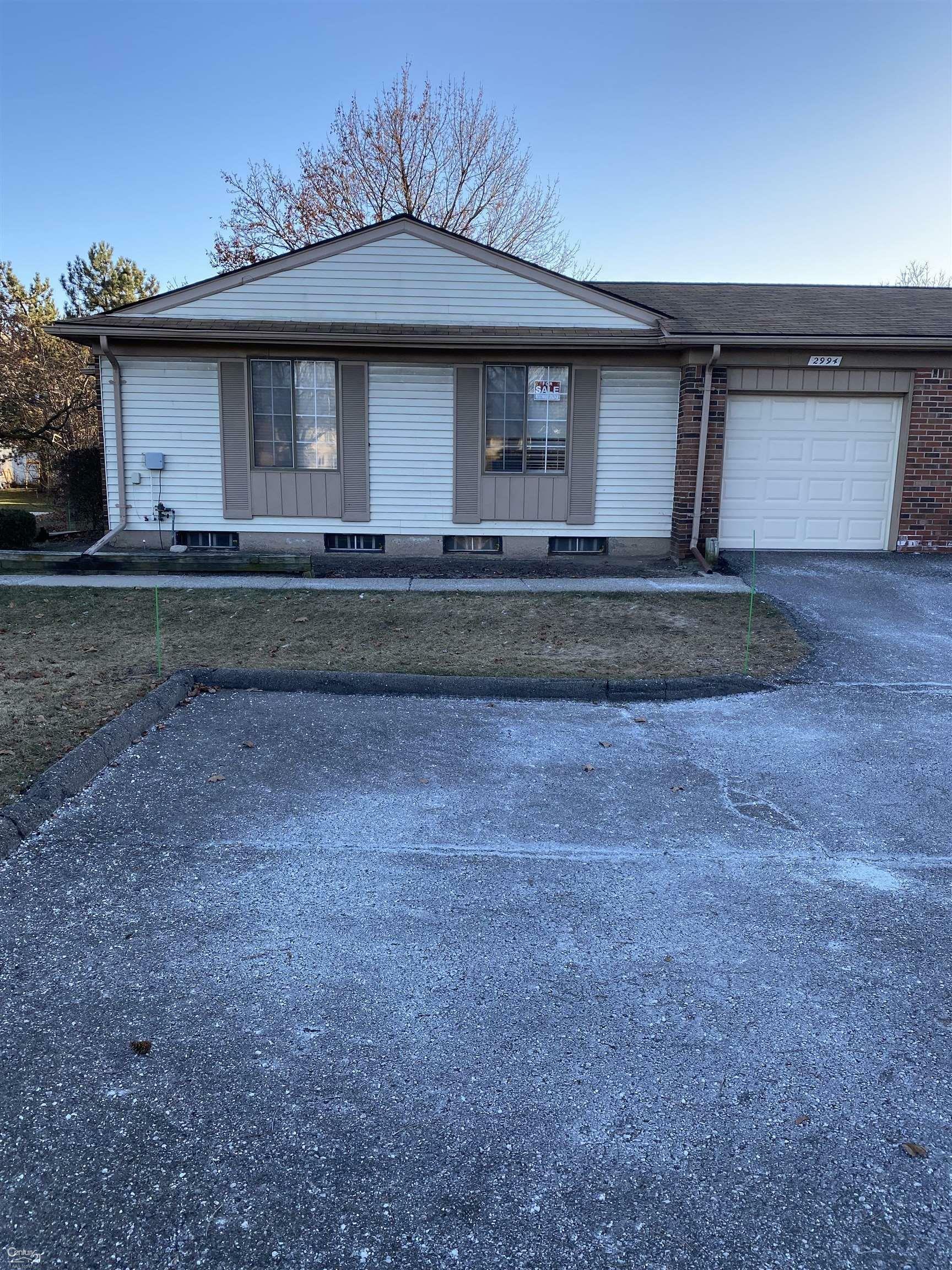 Property Photo:  2994 Roundtree Drive  MI 48083 