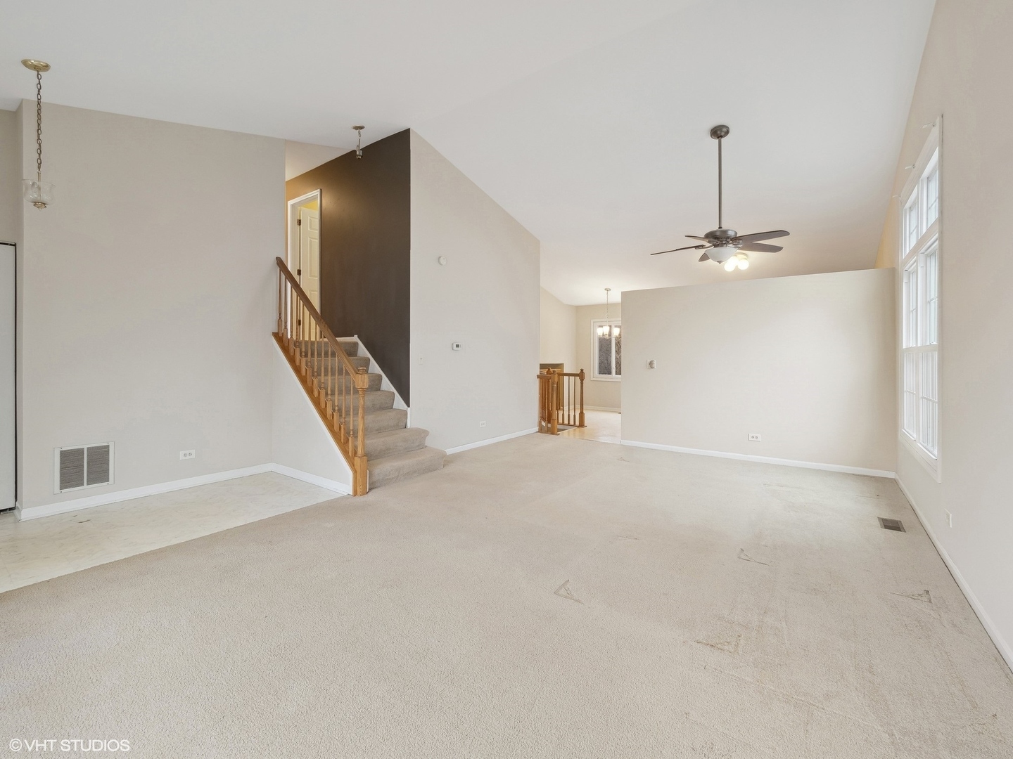 Property Photo:  614 Carriage Hill Court  IL 60042 