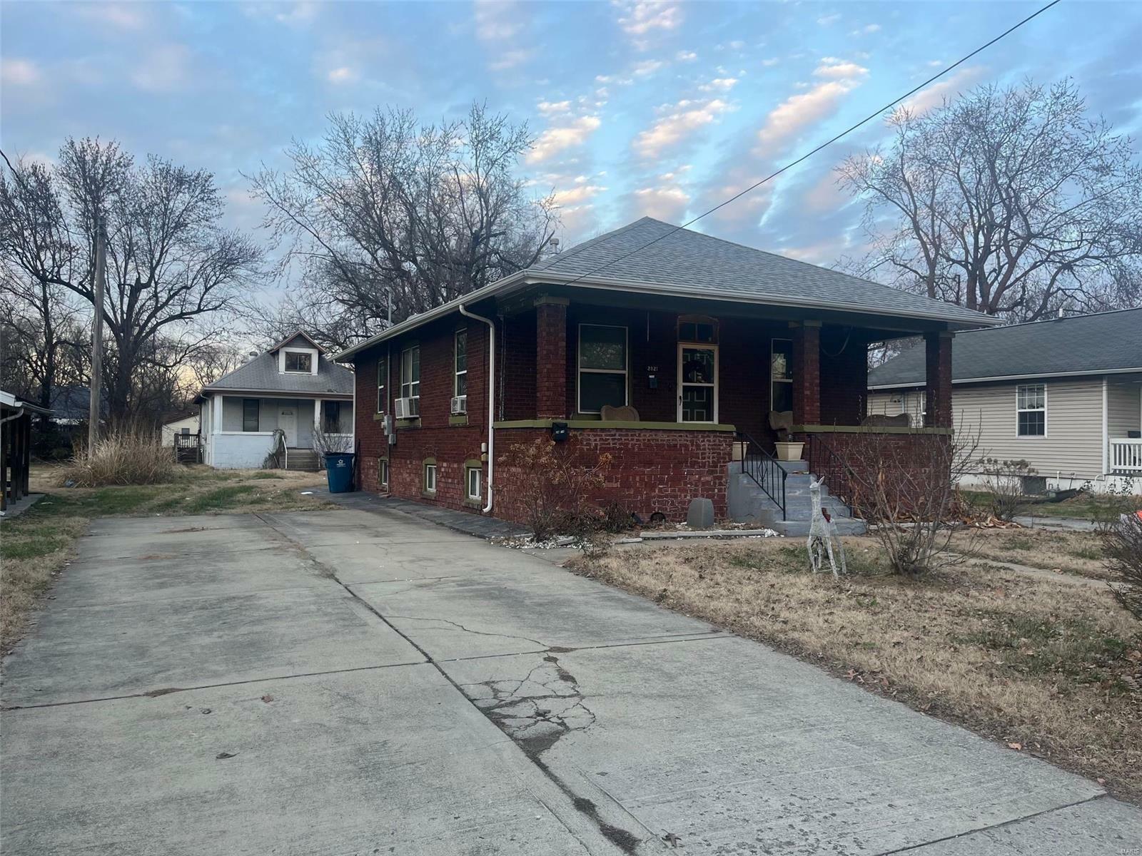 Property Photo:  2821 Edwards Street  IL 62040 