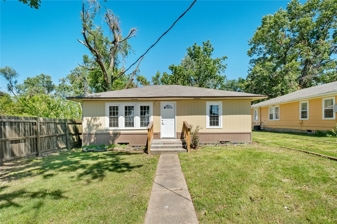 Property Photo:  107 C Street  AR 72756 