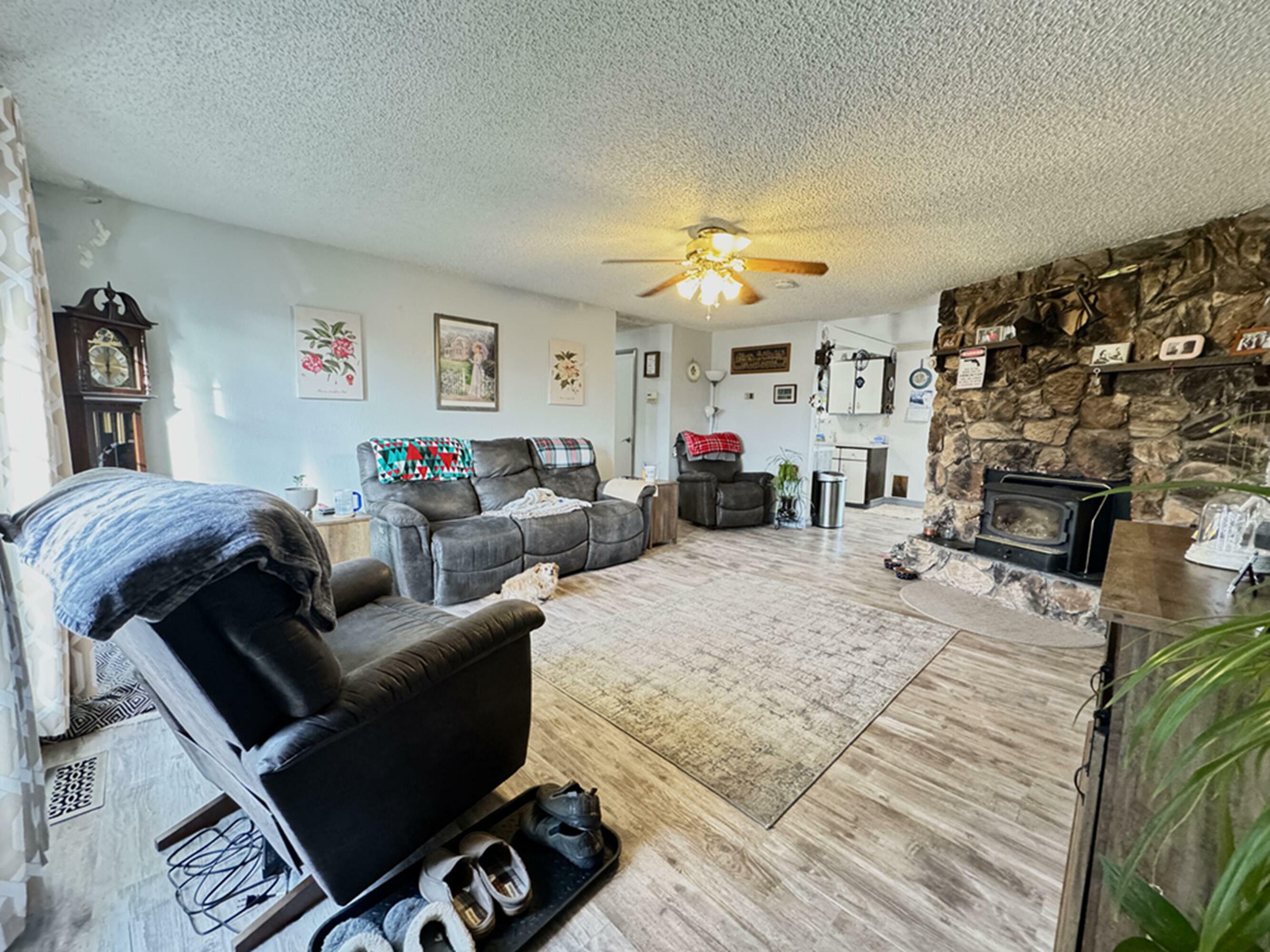 Property Photo:  4615 Gettle Street  OR 97603 