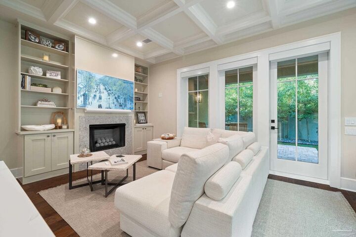 Property Photo: 752 E Wright St FL 32501
