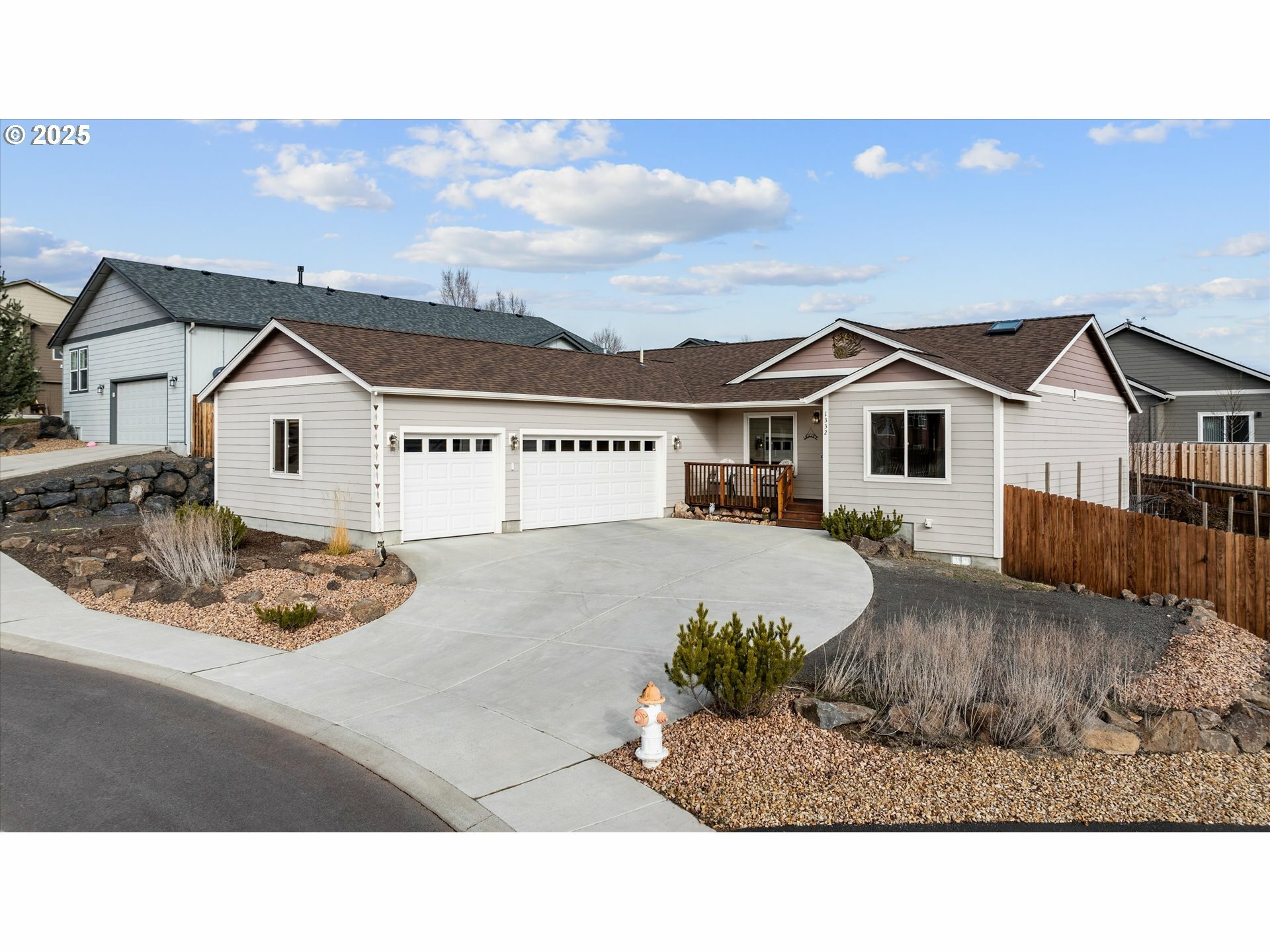 Property Photo:  1332 NE Pippen Ct  OR 97754 