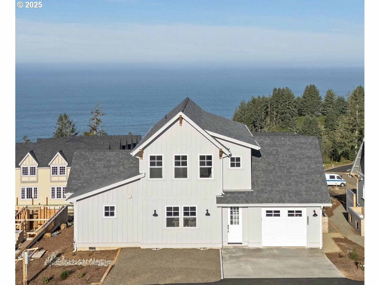Property Photo: 1114 NE Marmoris Ave OR 97341