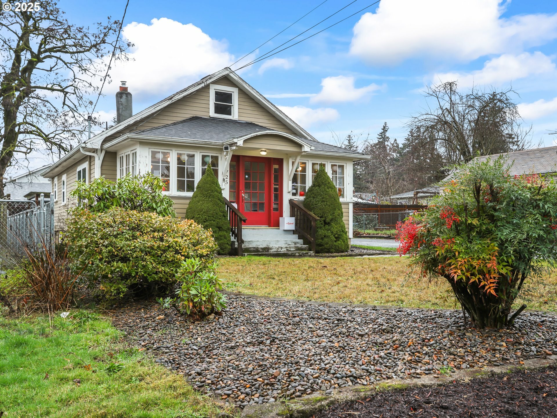 Property Photo:  2725 SE 87th Ave  OR 97266 
