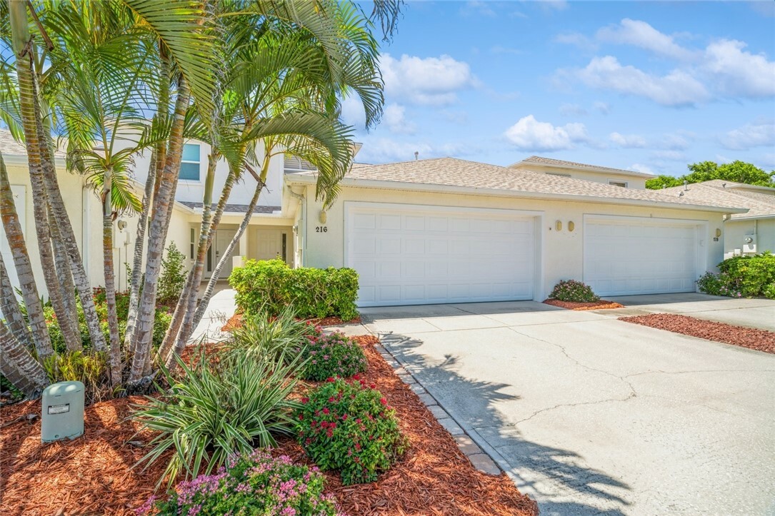 Property Photo:  216 Thatch Palm Court  FL 32937 