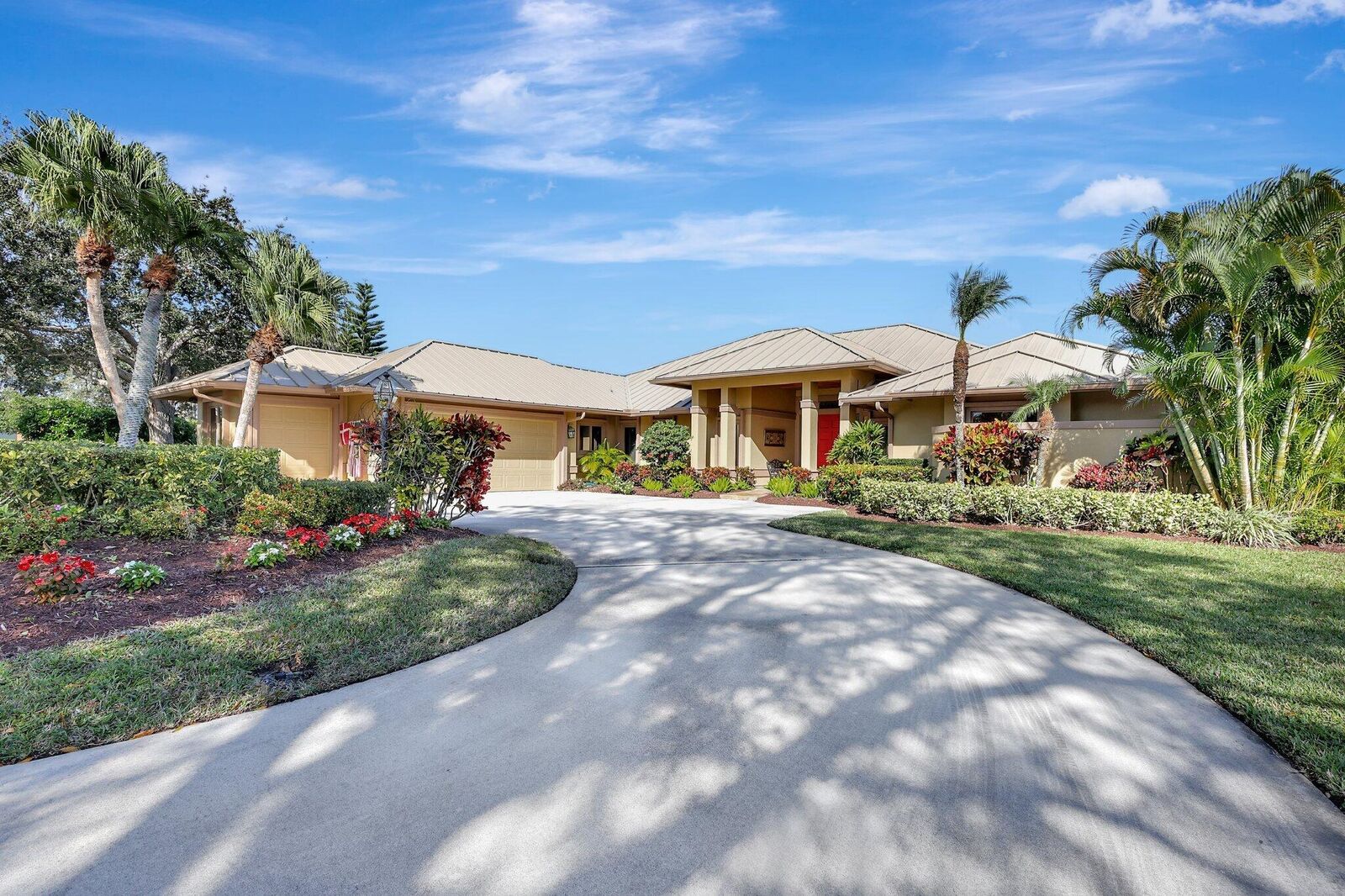 Property Photo: 6446 SE Oakmont Place FL 34997