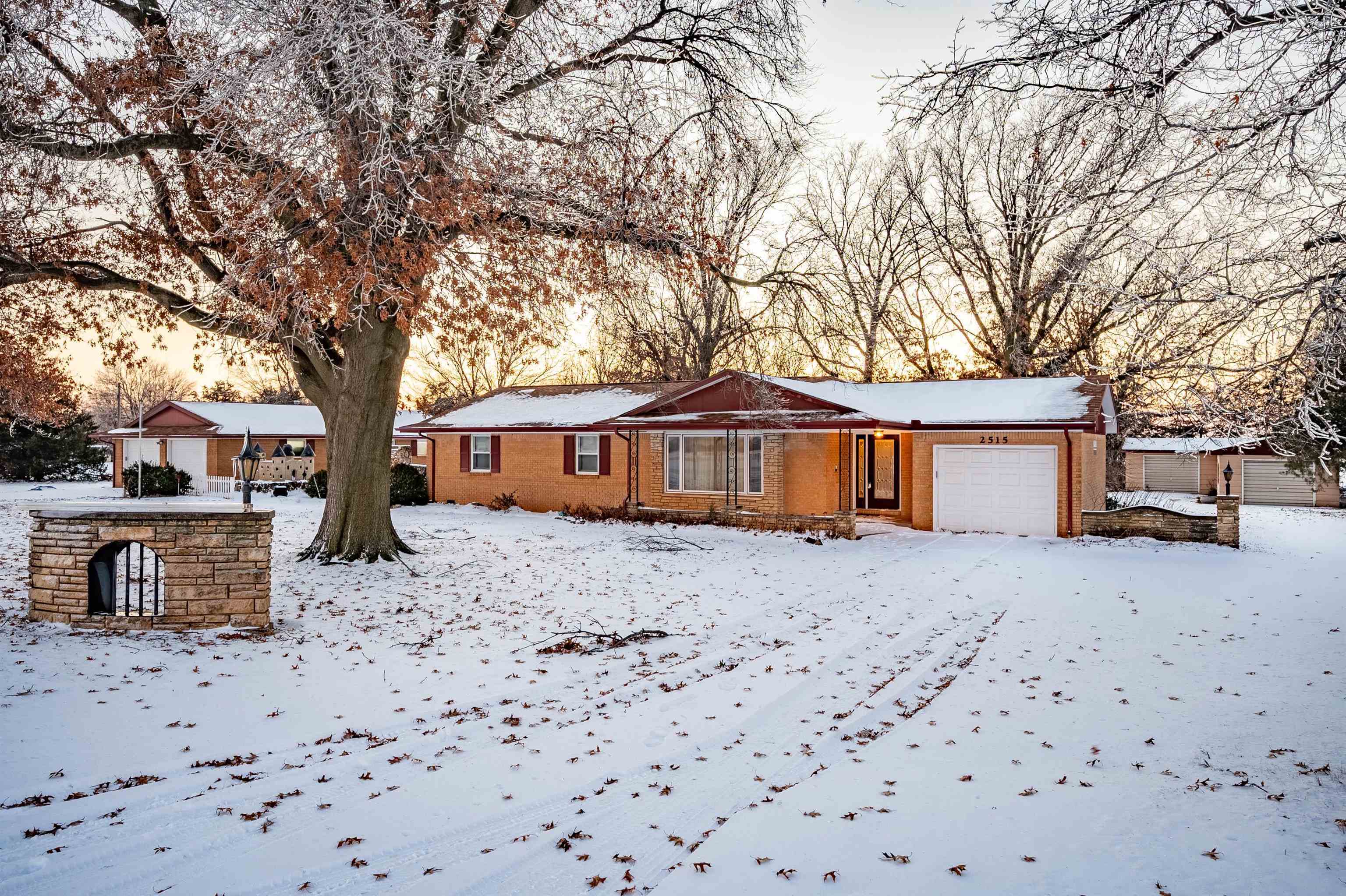 Property Photo:  2515 N Main St  KS 67067-810 