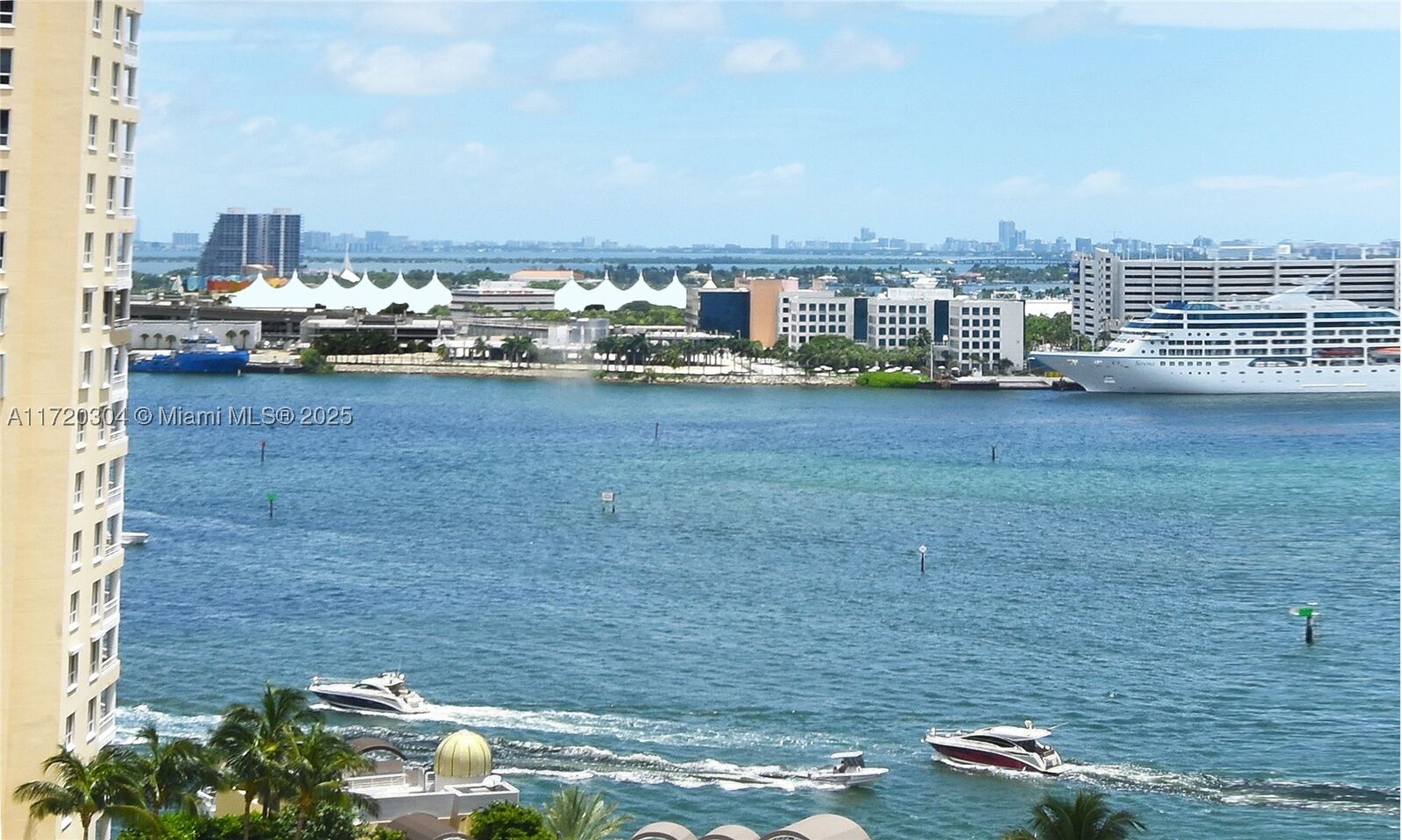 Property Photo:  540 Brickell Key Dr Ph1812  FL 33131 