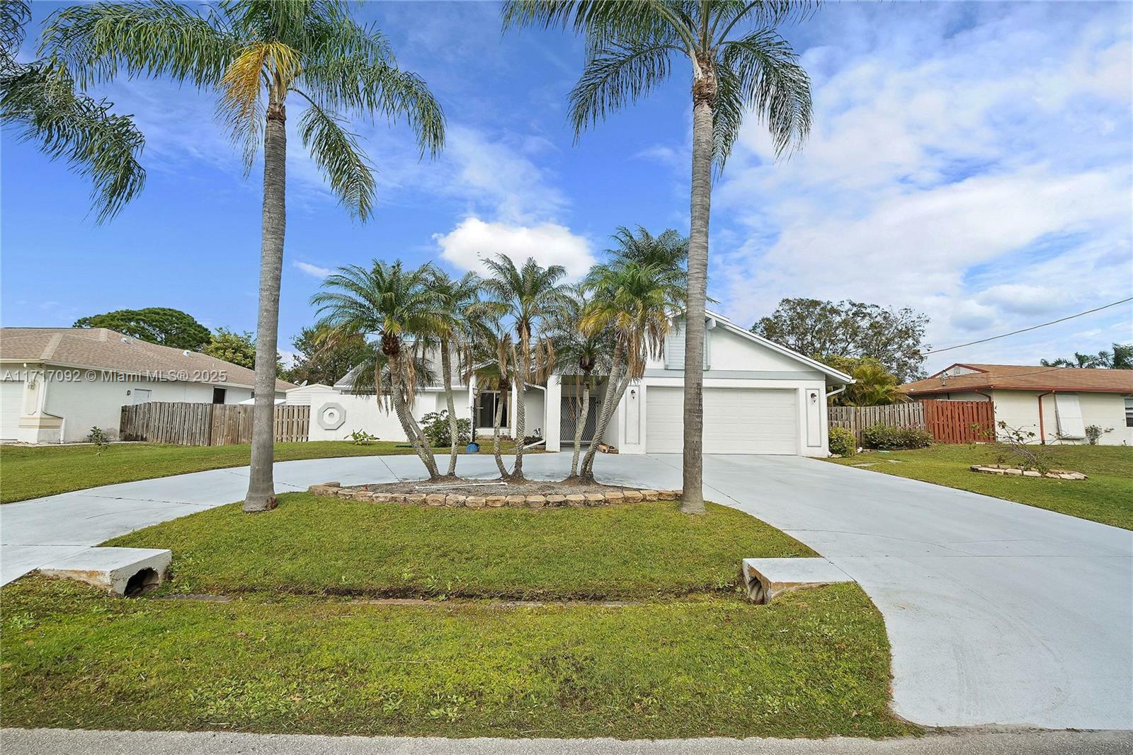 Property Photo:  2581 SE Caladium Ave  FL 34952 