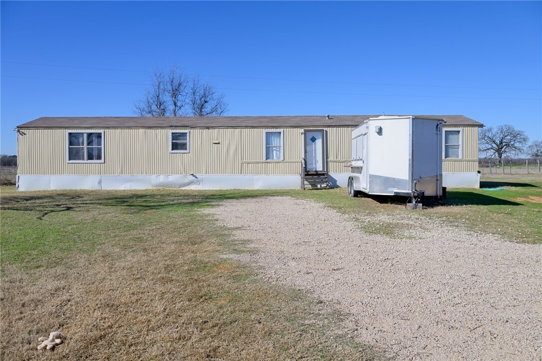 Property Photo:  559 Quillian Trace  TX 76705 