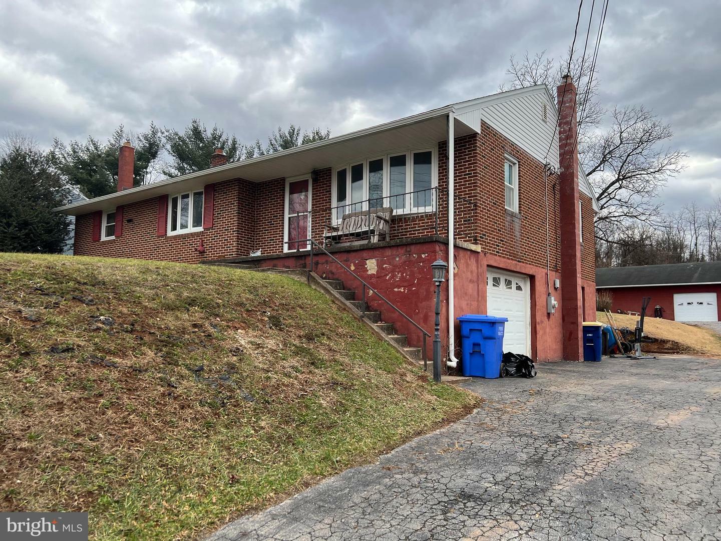 Property Photo:  836 Limekiln Rd  PA 17070 