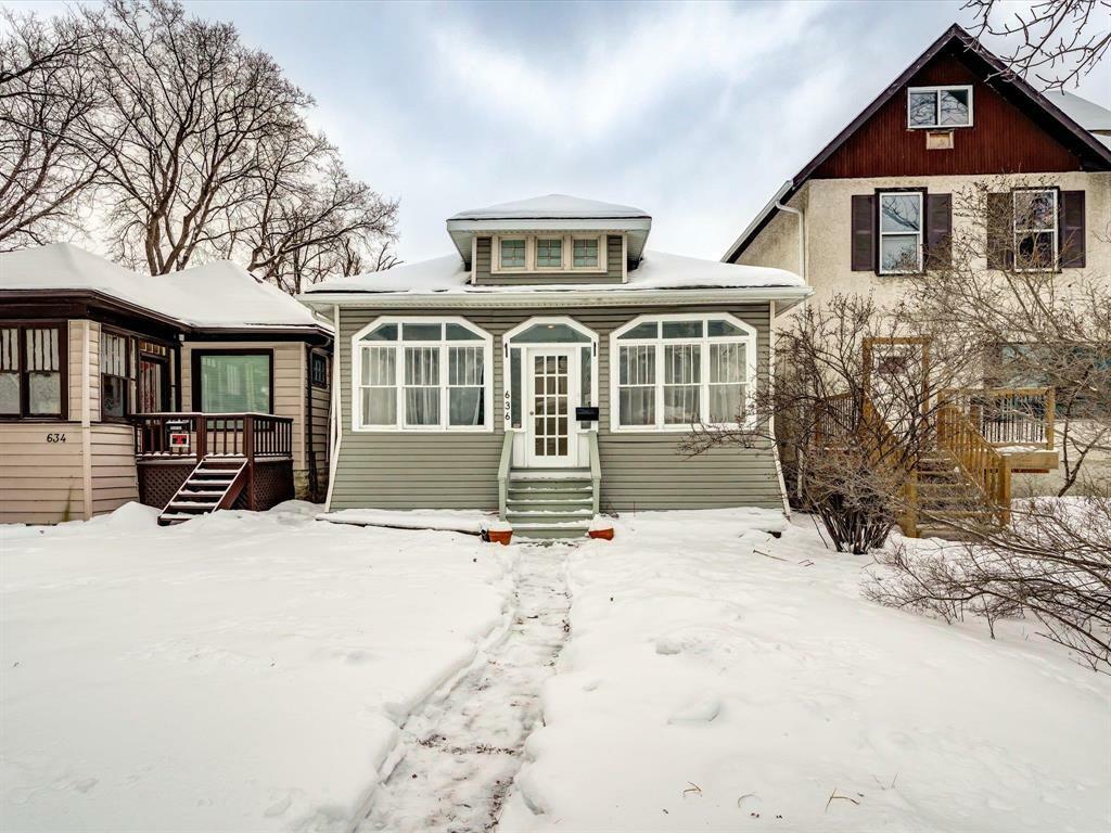 Property Photo:  636 Jubilee Avenue  MB R3L 1P6 