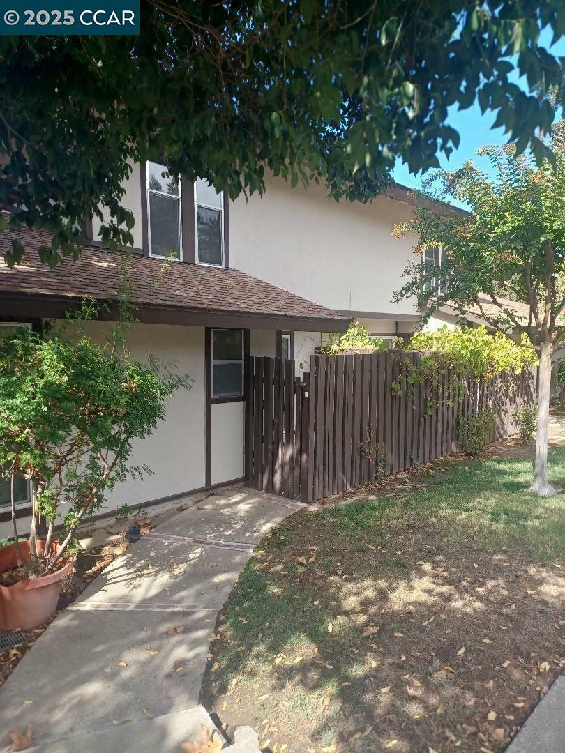 Property Photo:  5458 Roundtree Dr F  CA 94521 