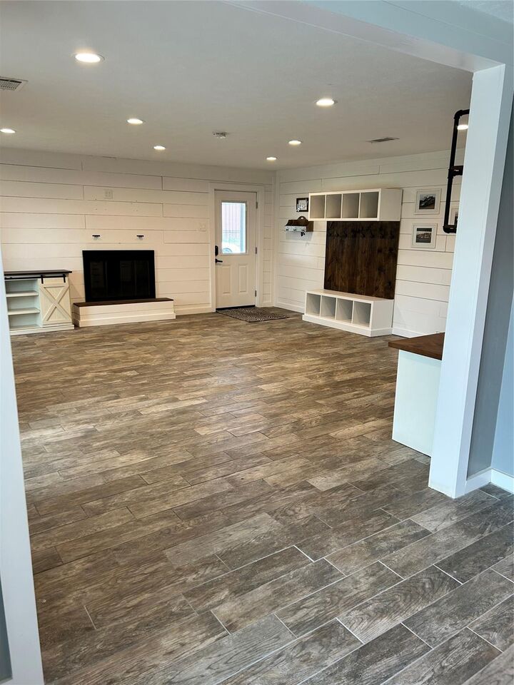 Property Photo: 1510 County Road 878 TX 77480